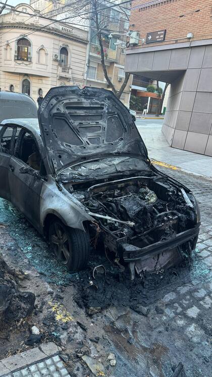 El auto se quemó por completo