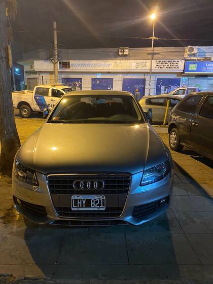 El auto secuestrado a uno de los detenidos en la comisaría 8a. de San Martín por cobrar "protección" a comerciantes de la zona