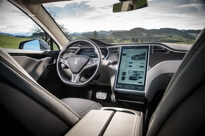 El auto sin chofer de Tesla es un ejemplo de cómo romper las reglas