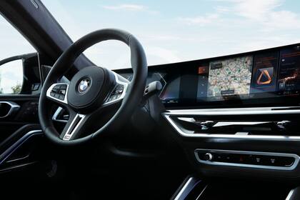 El auto tiene conducción asistida y la posibilidad de ocho velocidades (Foto: @BMW)