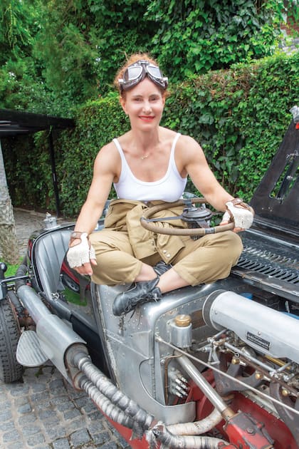 “El auto tiene que estar bien… tiene que funcionar diez puntos y a mi medida. Yo soy la que trata con los mecánicos”, dice