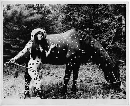 El autoborramiento de Kusama. Juego de caballos, 1967