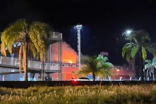 "Es un desastre". Voraz incendio en el autódromo de Termas de Río Hondo