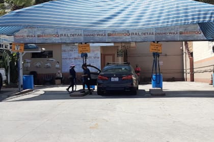 El autolavado de autos está en Studio City, donde el ICE realizó un operativo