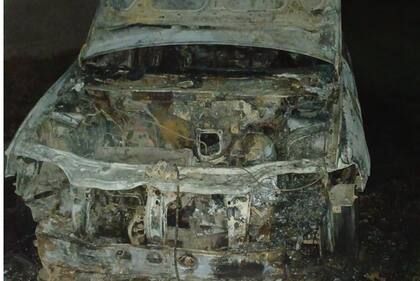El automóvil apareció incendiado