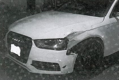 El automóvil Audi A4 de Carlos Zambrano con la abolladura en la parte delantera del lado del conductor