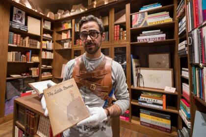 En enero de 2019, la librería portuguesa Lello puso en exposición una copia de la primera edición de "El principito" firmada por el mismo Antoine de Saint-Exupéry y valuada en unos US$28.000