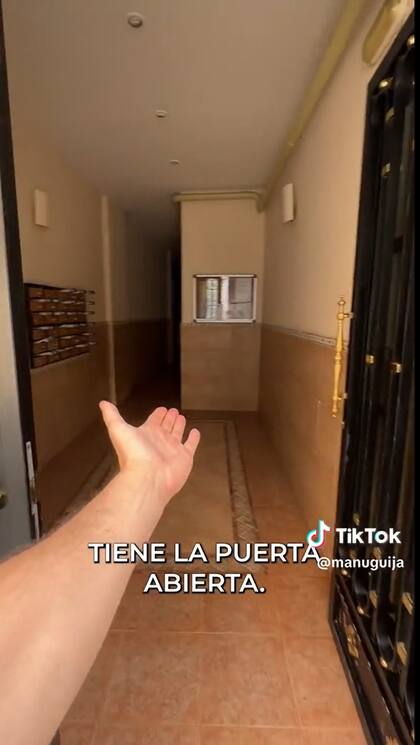 El autor del video se sorprendió al encontrar incluso las puertas abiertas