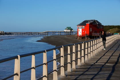 El avance sistemático del mar hizo perder buena parte de la playa en esa zona del partido De La Costa
