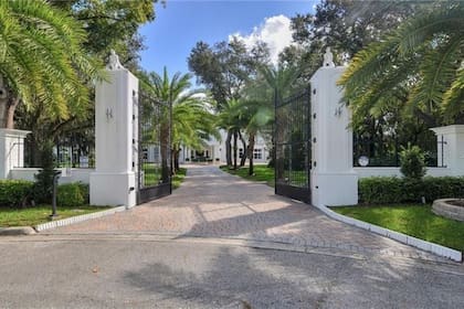 El Avila Golf and Country Club ofrece instalaciones de primer nivel, como un campo de golf de 18 hoyos, seis canchas de tenis y un centro de fitness