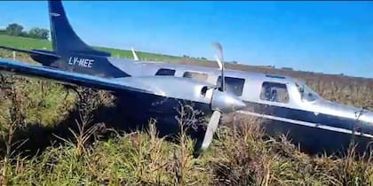 El avión Aerostar 601P, matrícula LV-MEE, que prestó servicio civil en la guerra de Malvinas, tras precipitarse a tierra en San Justo