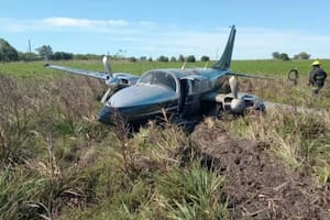 El avión Aerostar 601P, matrícula LV-MEE, que prestó servicio civil en la guerra de Malvinas, tras precipitarse a tierra en San Justo