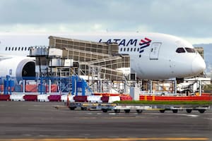 Recuperan la caja negra del vuelo de Latam para investigar qué provocó la sacudida: las tres hipótesis