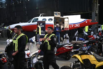 El avión Cessna 402A es el lote de mayor precio de partida.