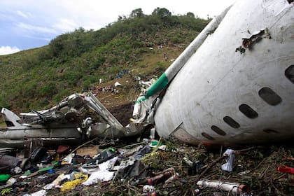 El avión de Chapecosense que viajaba a Medellín para la final de la Copa Sudamericana ante Atlético Nacional y, por falta de combustible, cayó en el Cerro Gordo, en Antioquia