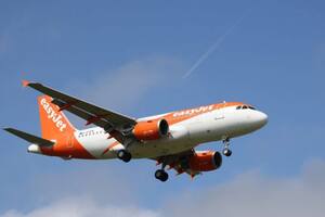 El avión de EasyJet en el vuelo de Heraklión a Edimburgo debió aterrizar antes de lo estipulado y bajo el mando del copiloto