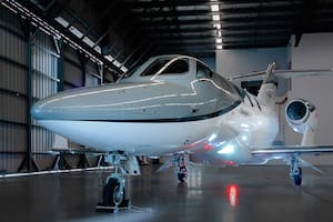 Revelan los detalles del vuelo privado que tomó Manuel Adorni con su familia en el feriado de carnaval