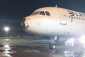 El video de la aterradora turbulencia a bordo de un avión que atravesó una tormenta