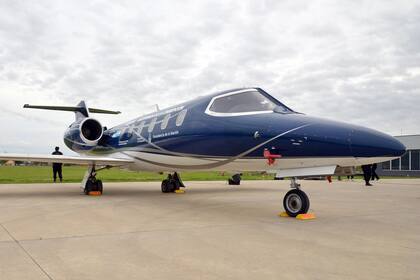El avión de Lázaro. El Learjet 35A del empresario santacruceño está sin uso en un hangar de San Fernando