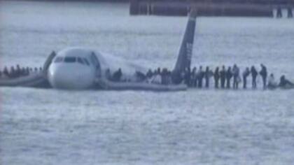 El avión de US Airways aterrizado sobre el río Hudson en 2009