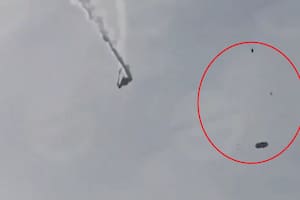 Georgia: el momento en que un avión militar turco con 20 personas a bordo cae fuera de control