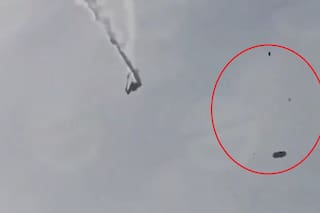 Georgia: el momento en que un avión militar turco con 20 personas a bordo cae fuera de control