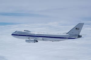 El “avión del Juicio Final” fue visto en Los Ángeles: sus características y significado