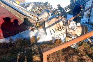 Un avión sanitario se estrelló a poco de despegar y murieron los cuatro tripulantes