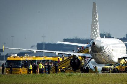 El avión fue abordado por las autoridades en el centro de la pista