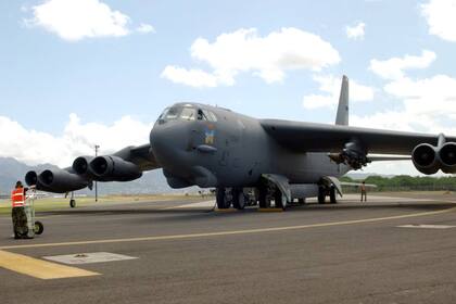 El avión militar perdió la separación mínima requerida con el vuelo comercial de SkyWest Airlines, lo que casi provoca un choque