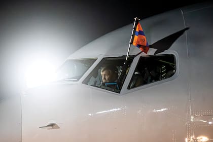 El avión PH-GOV, piloteado por el mismísimo rey Guillermo, aterriza en el aeropuerto de Nairobi, Kenia, el 17 de marzo.