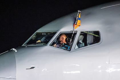 El avión que trasladó a la delegación de los Países Bajos a Chipre aterrizó en el aeropuerto de Larnaca comandado por el rey Guillermo.