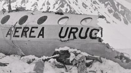 El avión uruguayo se estrelló contra las montañas de los Andes y más de dos meses después rescataron a los 16 sobrevivientes.