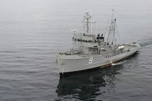 Un barco de la Armada que combatió en Malvinas, a un paso de ir al desguace