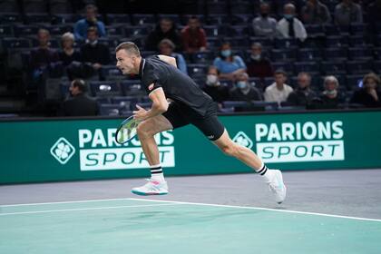 El aviso de la casa de apuestas "Parions Sport" en el Masters 1000 que se juega en París-Bercy; en escena el húngaro Marton Fucsovics.