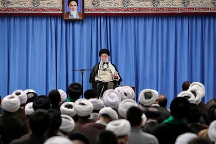El ayatollah Ali Khamenei durante una conferencia en Teherán