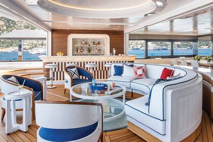 El azul y el blanco, con toques de rojo, son los colores que
predominan en los distintos espacios del barco.