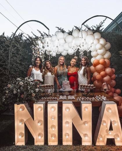 El baby shower de las amigas de Agustina Gandolfo para su hija Nina. Crédito: Instagram