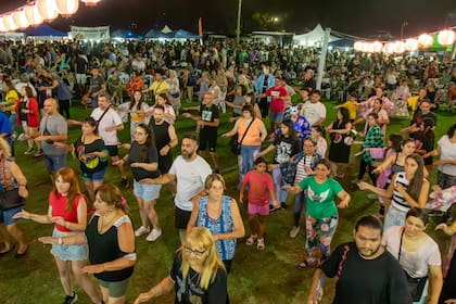 El baile comunitario, protagonista de los festivales japoneses