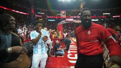 El baile de Harden con su primo