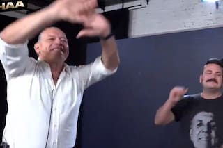 El sorprendente baile de Berni en un canal de streaming al ritmo de una icónica canción de los años 80