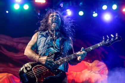 El bajista de La Renga, Tete, en acción