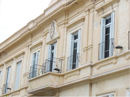 El balcón sobre calle Sarmiento 720.