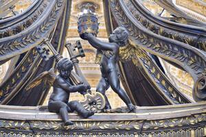 Restaurarán el imponente baldaquino dorado de la Basílica de San Pedro
