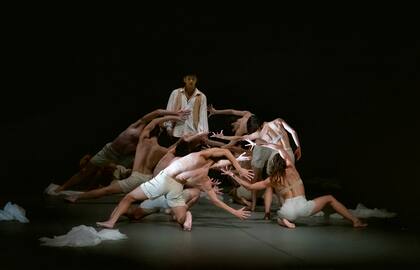 El Ballet Contemporáneo del Teatro San Martín llevó a la gala del CAD un fragmento de "El eco de las manos", de Nicolás Berrueta, que en la misma sala del Regio siguen presentando hasta el próximo domingo
