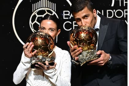 El Balón de Oro es la máxima distinción a jugadores de fútbol en el mundo (X/@CNNEE)