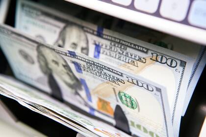 El Banco Central analizará medidas para contener el dólar bursátil