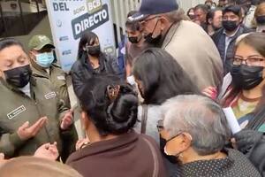 Bolivia busca calmar el temor a la escasez de dólares mientras aumenta la presión cambiaria