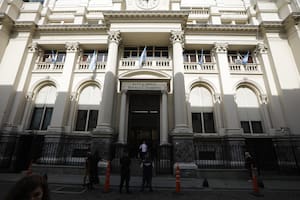 Dudas y angustia en las dependencias públicas que Milei dijo que cerrarán o se privatizarán