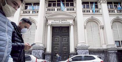 Los productores de granos, que tienen ingresos dolarizados, pueden aprovechar las bajas tasas en pesos que ofrecen las entidades financieras por imposición del Banco Central